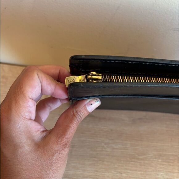 Authentic Louis Vuitton black leather clutch - Picture 3 of 8